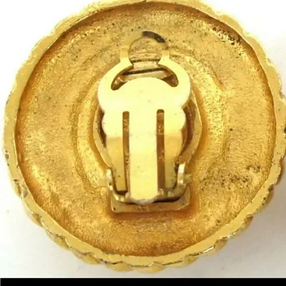 CHANEL Vintage Authentic Clip on earings - Picture 5 of 13